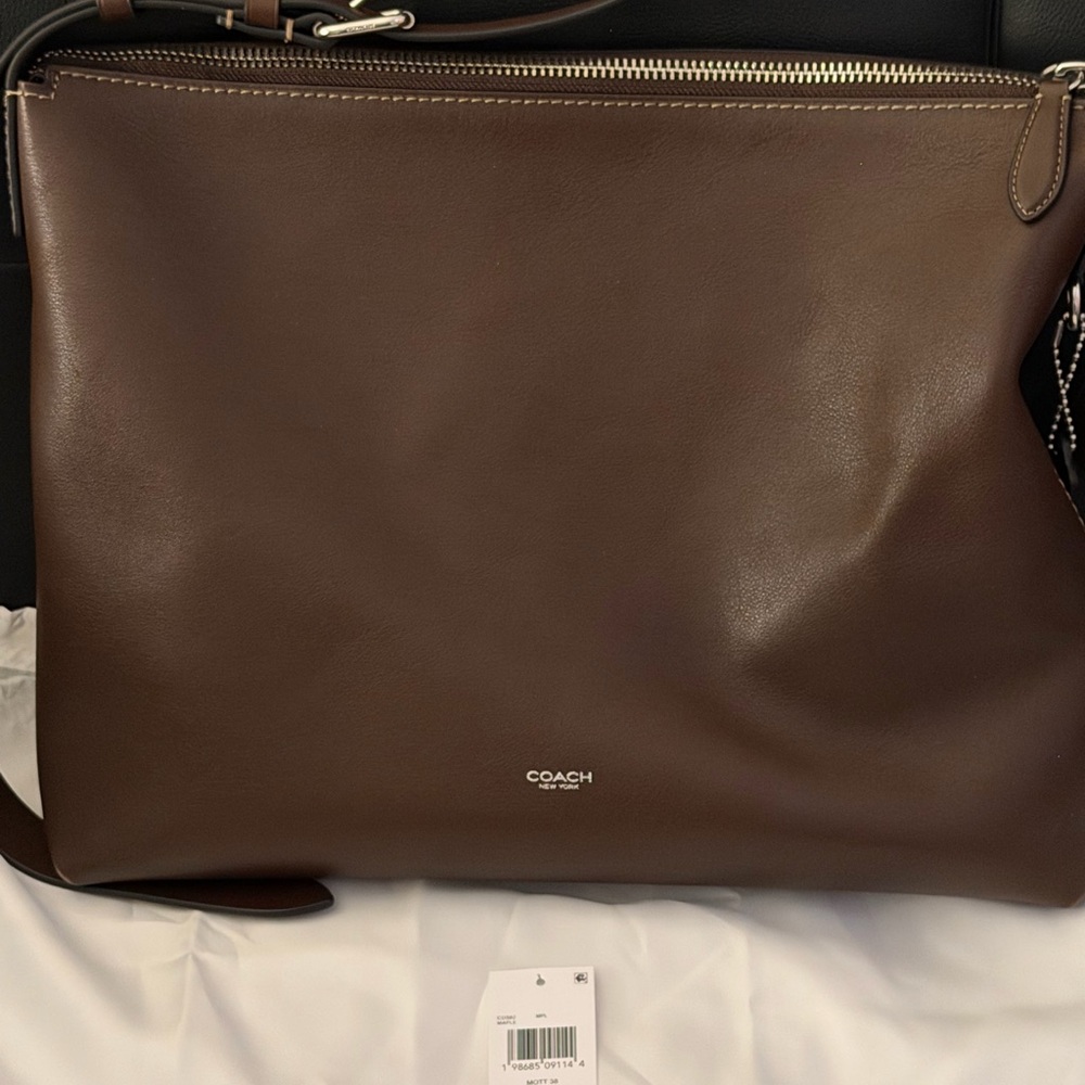 Coach Mott 38 Messenger Bag In Maple